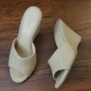 Veronica Beard Beige Woven Mules Size 7
